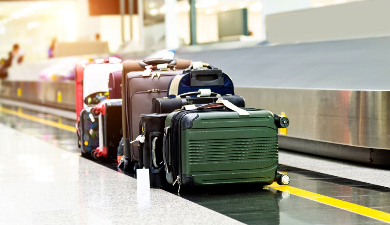 Maletas perdidas en un aeropuerto