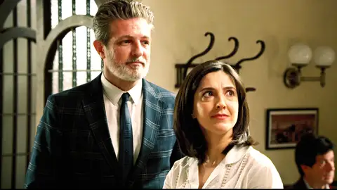 El incómodo momento entre Luis, Luz y Jaime: “Pasamos tanto tiempo juntos en el dispensario que nos viene bien hablar con más gente” El incómodo momento entre Luis, Luz y Jaime: “Pasamos tanto tiempo juntos en el dispensario que nos viene bien hablar con más gente”