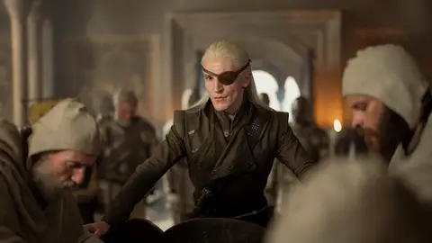Ewan Mitchell como Aemond Targaryen en La Casa del Dragón Ewan Mitchell como Aemond Targaryen en La Casa del Dragón