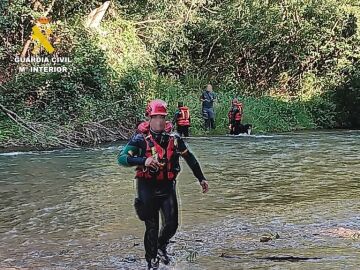 Imagen del operativo de rescate del cadáver de una mujer en el río Carrión
