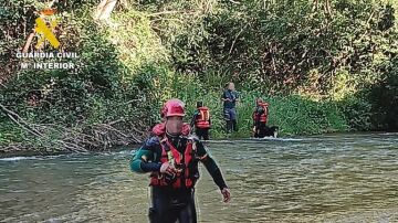 Imagen del operativo de rescate del cadáver de una mujer en el río Carrión