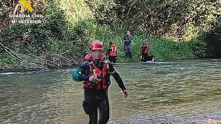 Imagen del operativo de rescate del cadáver de una mujer en el río Carrión Imagen del operativo de rescate del cadáver de una mujer en el río Carrión
