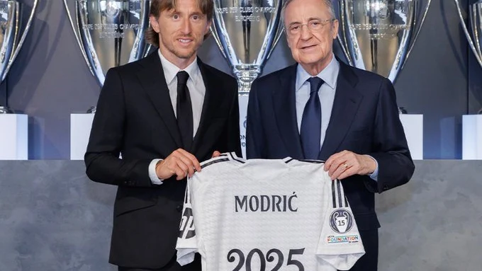 Modric en su renovaci&oacute;n con el Real Madrid