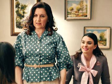 &ldquo;Est&aacute;s p&aacute;lida como la pared&rdquo;: La madre de Claudia se presenta llena de preocupaci&oacute;n en Perfumer&iacute;as De la Reina 