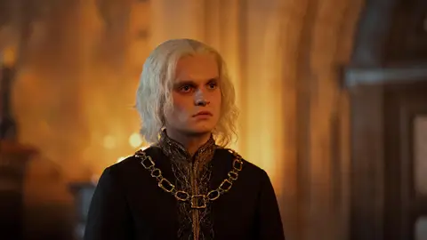Tom Glynn-Carney como Aegon Targaryen en La Casa del Dragón Tom Glynn-Carney como Aegon Targaryen en La Casa del Dragón