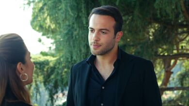 La mentira de Altay para conquistar a Kumru: ¡contrata a una mujer para que finja ser su madre moribunda!