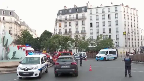 Lugar del accidente París policía y ambulancia