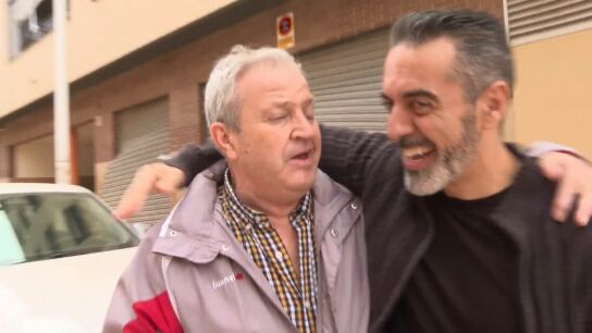 El vecino rescatado y otro que le ayud&oacute;