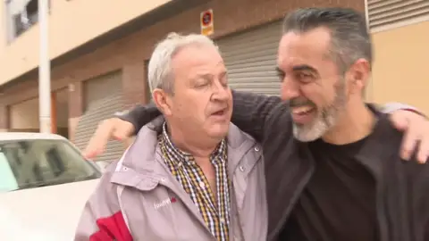 El vecino rescatado y otro que le ayudó El vecino rescatado y otro que le ayudó