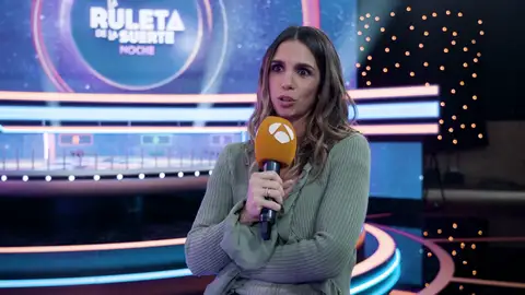 Elena Furiase se moja en La ruleta de la suerte noche: "Creo que El Monaguillo nos va a ganar por goleada" Elena Furiase se moja en La ruleta de la suerte noche: "Creo que El Monaguillo nos va a ganar por goleada"