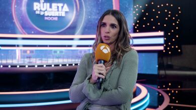 Elena Furiase se moja en La ruleta de la suerte noche: 