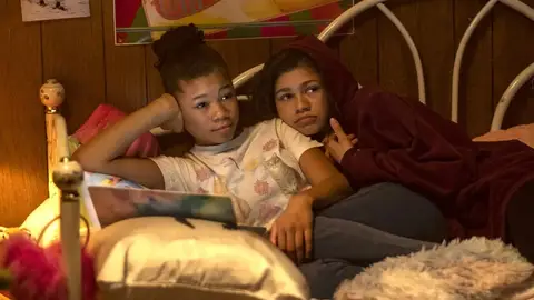 Storm Reid y Zendaya en Euphoria Storm Reid y Zendaya en Euphoria