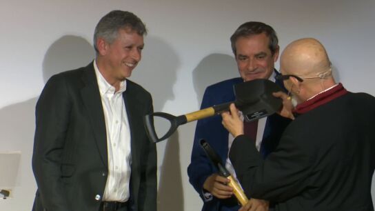 Santiago Gonz&aacute;lez recoge el premio PRNoticias