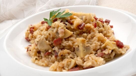 Arroz con champi&ntilde;ones, jam&oacute;n y salsa de soja, de Karlos Argui&ntilde;ano: "Un recet&oacute;n con ingredientes sencillos"