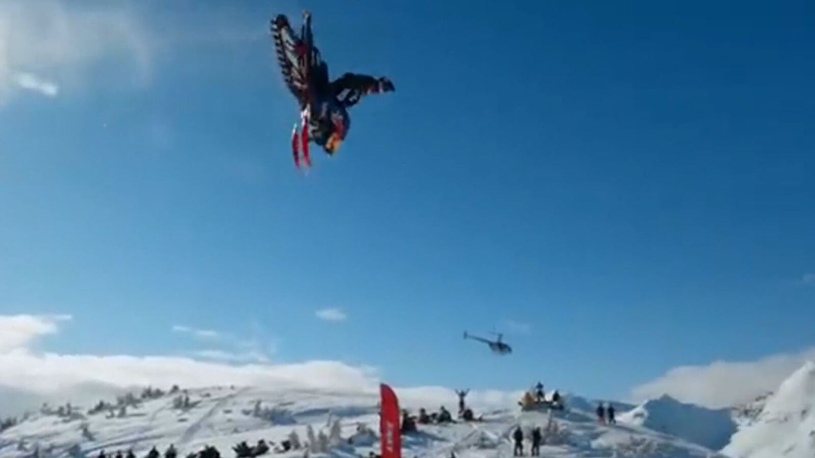 Andreas Bergmark bate un récord del mundo con el backflip en moto de nieve más largo del mundo