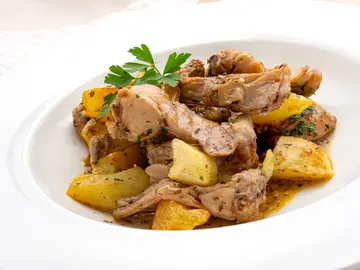 Karlos Arguiñano: conejo al tomillo, una receta perfecta para el fin de semana en familia Karlos Arguiñano: conejo al tomillo, una receta perfecta para el fin de semana en familia