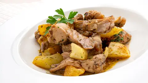 Karlos Arguiñano: conejo al tomillo, una receta perfecta para el fin de semana en familia Karlos Arguiñano: conejo al tomillo, una receta perfecta para el fin de semana en familia