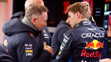 Max Verstappen charla con Christian Horner en Las Vegas Max Verstappen charla con Christian Horner en Las Vegas