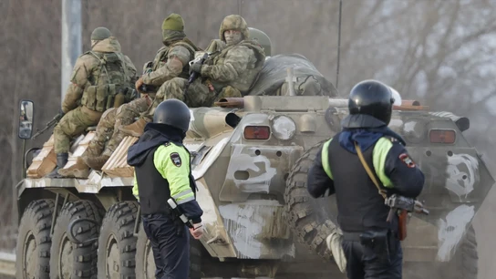 Militares en un vehículo blindado en Belgorod, Rusia. Militares en un vehículo blindado en Belgorod, Rusia.