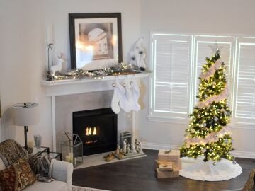Sal&oacute;n con &aacute;rbol de Navidad