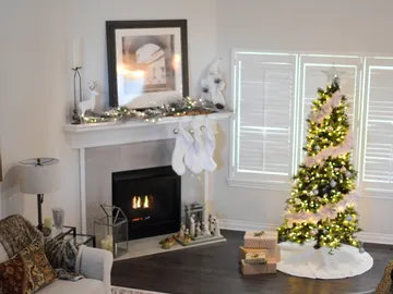 Salón con árbol de Navidad Salón con árbol de Navidad