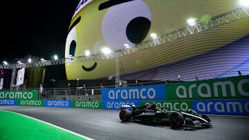 Lewis Hamilton pilota el Mercedes en Las Vegas Circuit