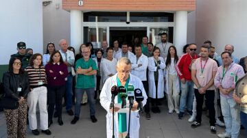 Protesta en la puerta del Centro de Salud de Conil de la Frontera