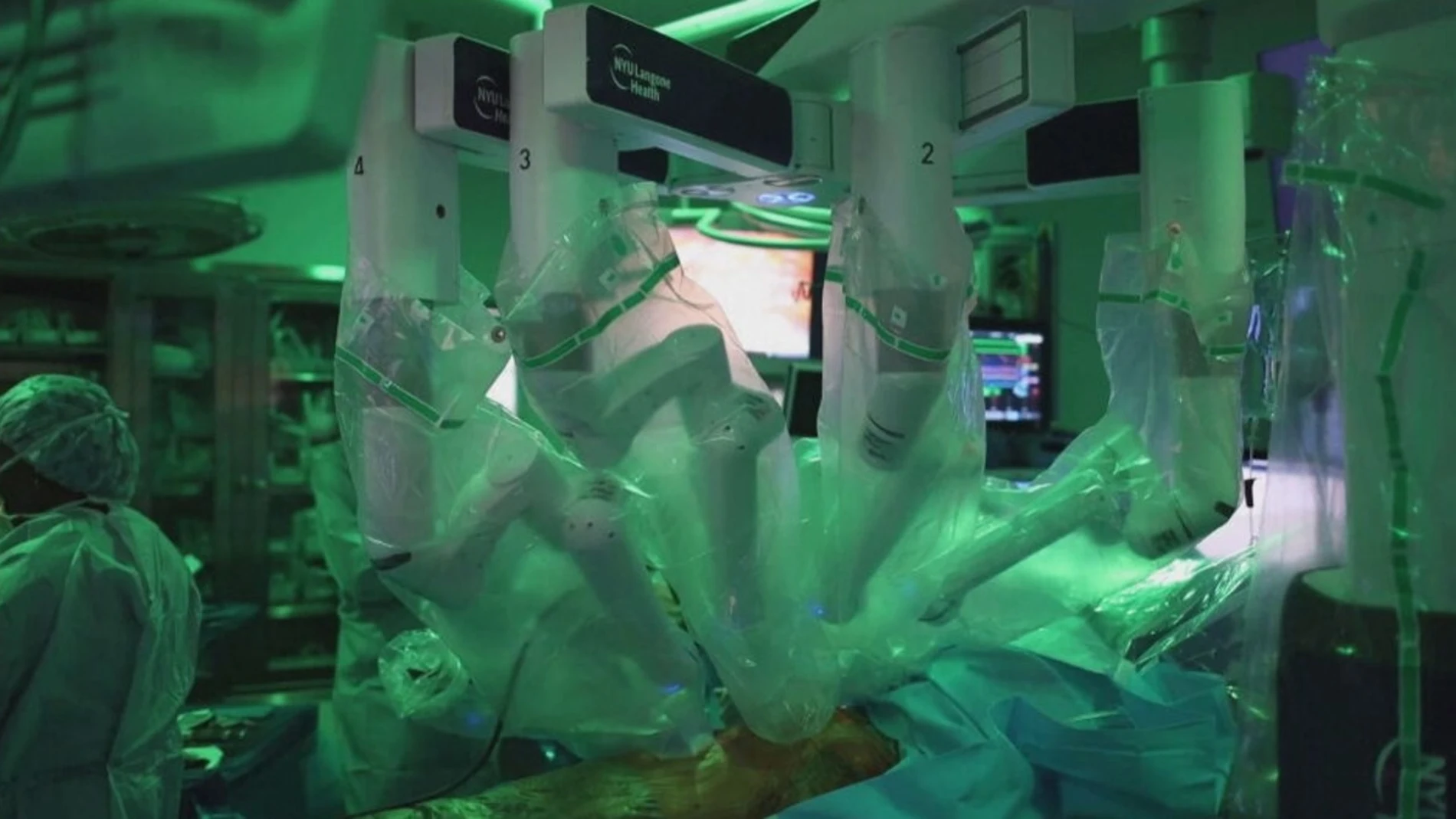 El robot Da Vinci trasplanta los dos pulmones a una mujer de 57 años El robot Da Vinci trasplanta los dos pulmones a una mujer de 57 años