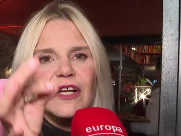 Eugenia Martínez de Irujo atendiendo a la prensa Eugenia Martínez de Irujo atendiendo a la prensa