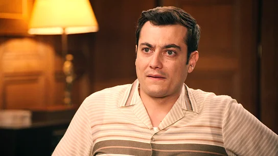 Tasio, decepcionado con Damián al descubrir que su padre no le va a reconocer cómo hijo suyo oficialmente Tasio, decepcionado con Damián al descubrir que su padre no le va a reconocer cómo hijo suyo oficialmente