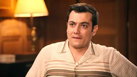 Tasio, decepcionado con Damián al descubrir que su padre no le va a reconocer cómo hijo suyo oficialmente Tasio, decepcionado con Damián al descubrir que su padre no le va a reconocer cómo hijo suyo oficialmente