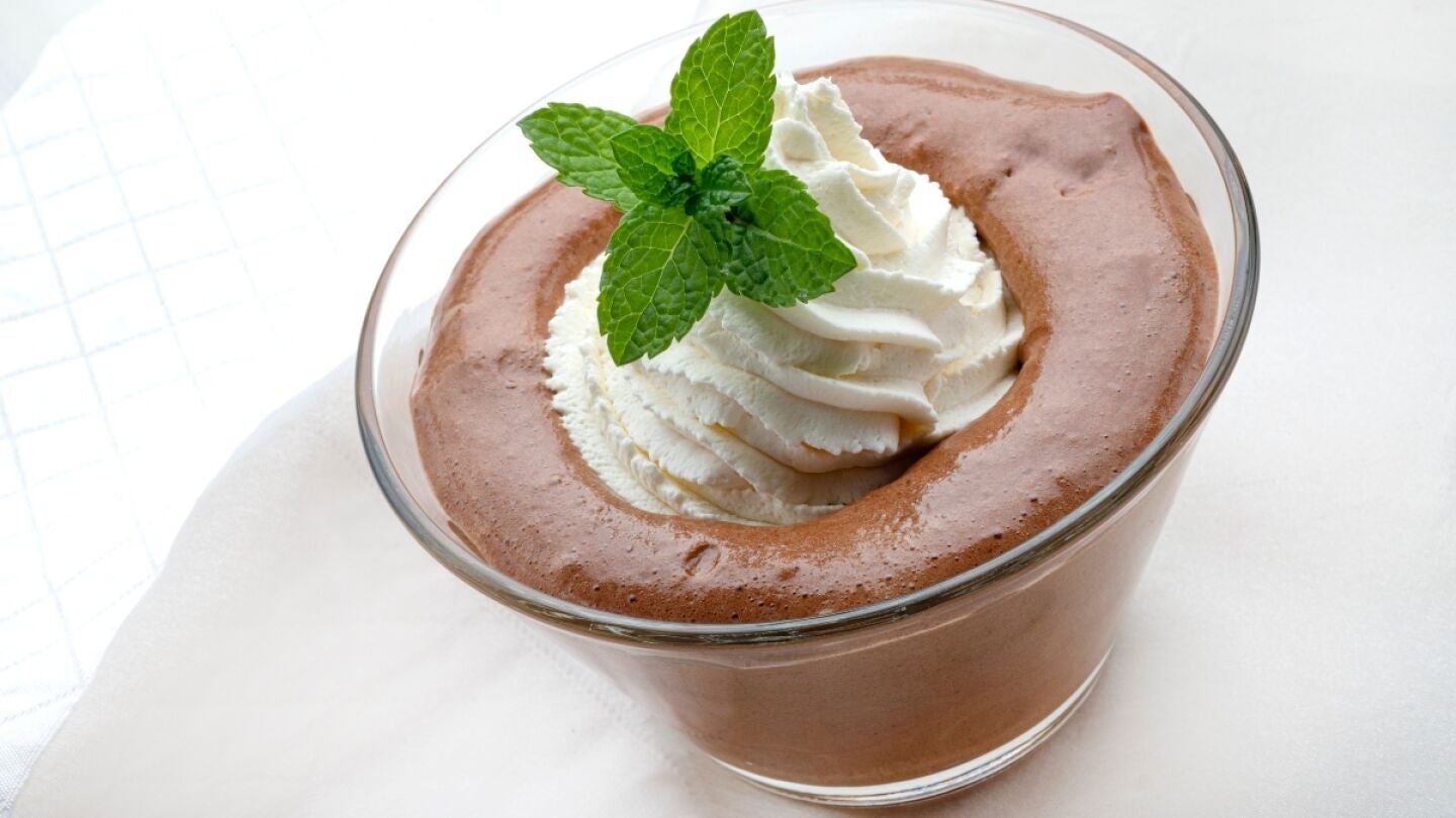 Postre exprés de Karlos Arguiñano: mousse de chocolate con chantilly