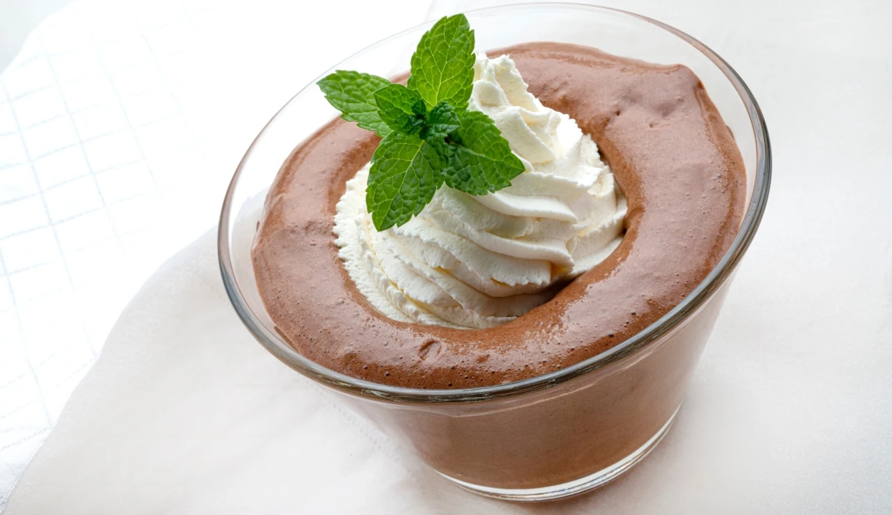 Postre exprés de Karlos Arguiñano: mousse de chocolate con chantilly