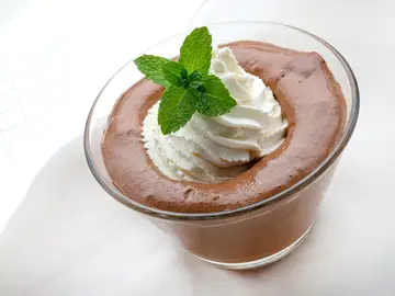 Postre exprés de Karlos Arguiñano: mousse de chocolate con chantilly Postre exprés de Karlos Arguiñano: mousse de chocolate con chantilly