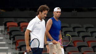 Carlos Moy&aacute; y Rafa Nadal en un entrenamiento