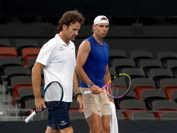 Carlos Moyá y Rafa Nadal en un entrenamiento