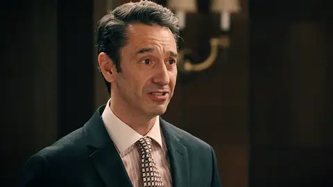 Un viejo amigo de Jesús se queda en casa de los De la Reina, ¿serán capaces de fingir que son una familia perfecta? Un viejo amigo de Jesús se queda en casa de los De la Reina, ¿serán capaces de fingir que son una familia perfecta?