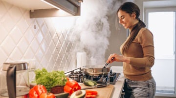 Mujer cocinando