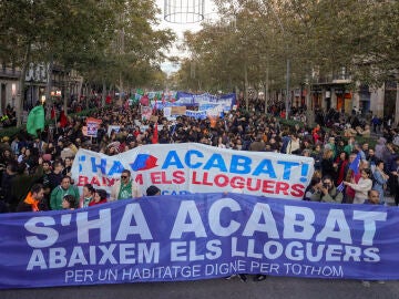 Vista de la manifestación para exigir una bajada de los alquileres