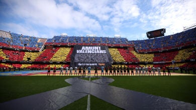 Mestalla 'rompe' a llorar en la vuelta del fútbol un mes después de la DANA: nadie pudo contener las lágrimas