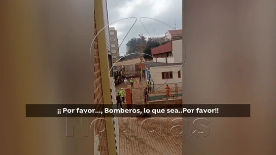 Imágenes en exclusiva del derrumbe del colegio en Massanassa Imágenes en exclusiva del derrumbe del colegio en Massanassa
