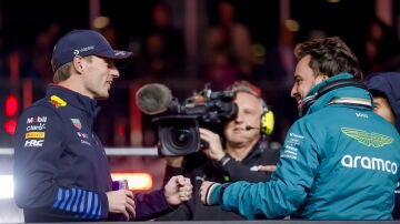 Max Verstappen y Fernando Alonso antes del GP de Las Vegas