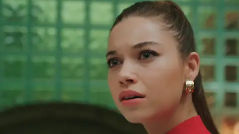 Avance de Una nueva vida: una noche de caos amenaza con romper el matrimonio de Seyran y Ferit Avance de Una nueva vida: una noche de caos amenaza con romper el matrimonio de Seyran y Ferit