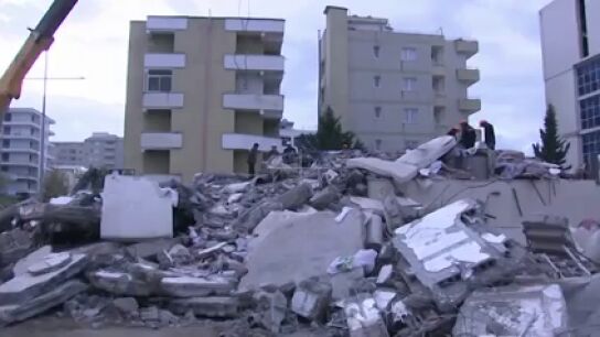 Efem&eacute;rides de hoy 26 de noviembre de 2024: Terremoto en Albania