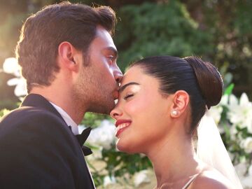 &iexcl;Vivan los novios!: &Ouml;mer y S&uuml;sen por fin se convierten en marido y mujer 