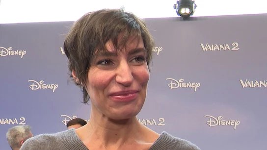 Eugenia Osborne haciendo declaraciones a la prensa Eugenia Osborne haciendo declaraciones a la prensa