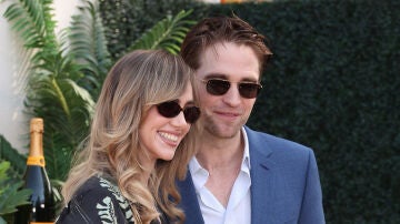Suki Waterhouse y Robert Pattinson