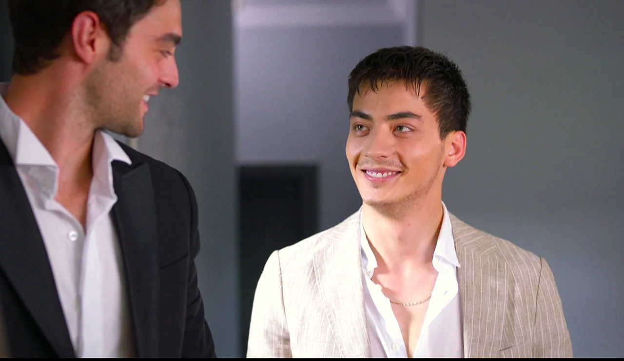 Sarp agradece a Ömer lo que hizo por él para que Cansu le perdonase: “Eres un buen hermano”