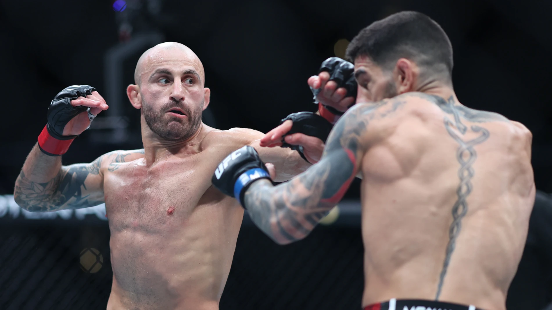 Alexander Volkanovski ante Ilia Topuria en su combate en California el pasado 17 de febrero Alexander Volkanovski ante Ilia Topuria en su combate en California el pasado 17 de febrero