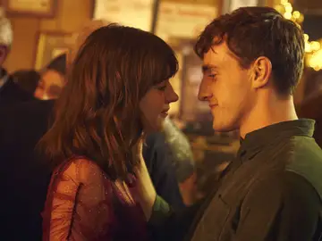 Daisy-Edgar Jones y Paul Mescal en Normal people Daisy-Edgar Jones y Paul Mescal en Normal people